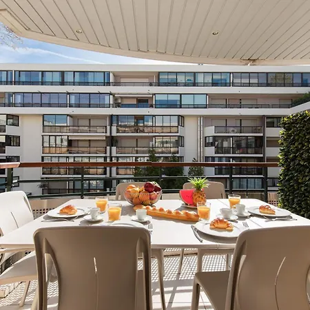 Pavillon Riviera Yourhosthelper 아파트